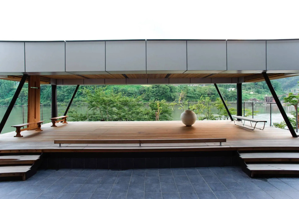 River Retreat Garaku