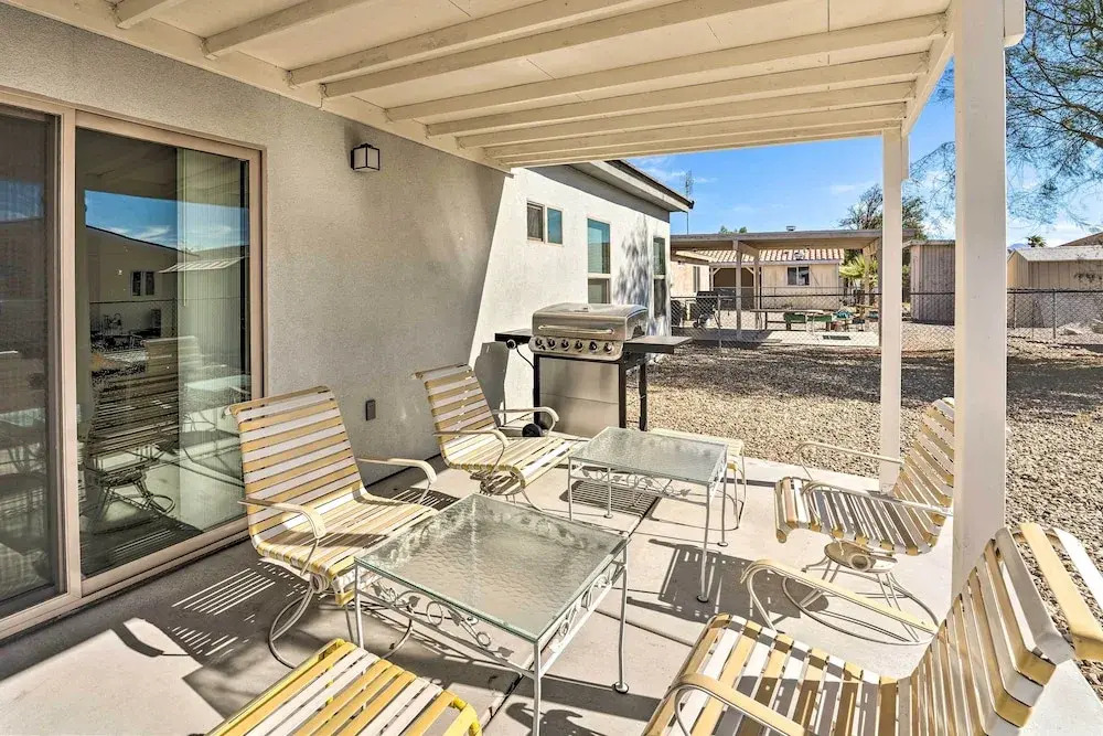 Pet-friendly Retreat - 1 Block to Colorado River!