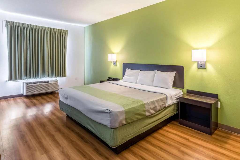 Motel 6-North Richland Hills, TX - Rufe Snow