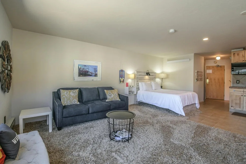 Edgewater 1436