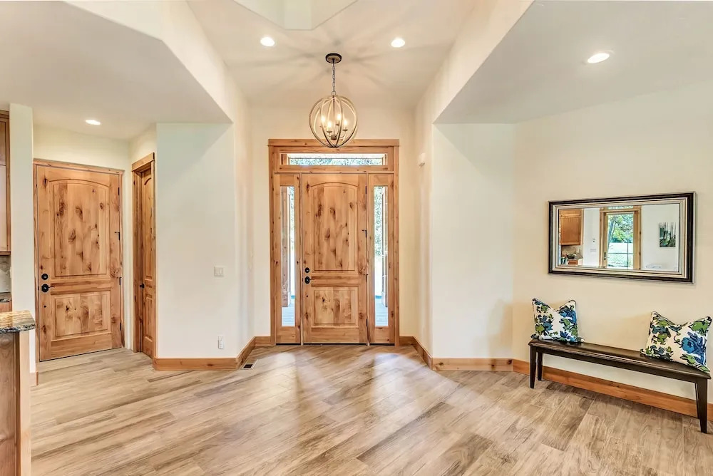 New Listing! On Deschutes River W/ Hot Tub 2 Bedroom Duplex