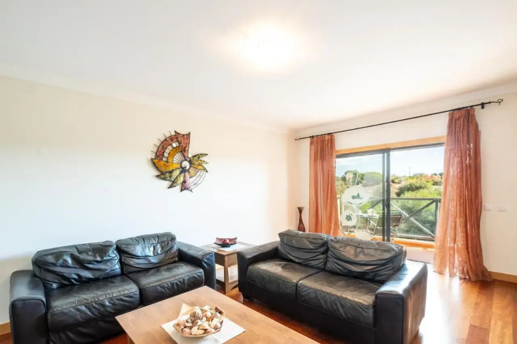 #069 Stunning Flat Near New Town w Pool View