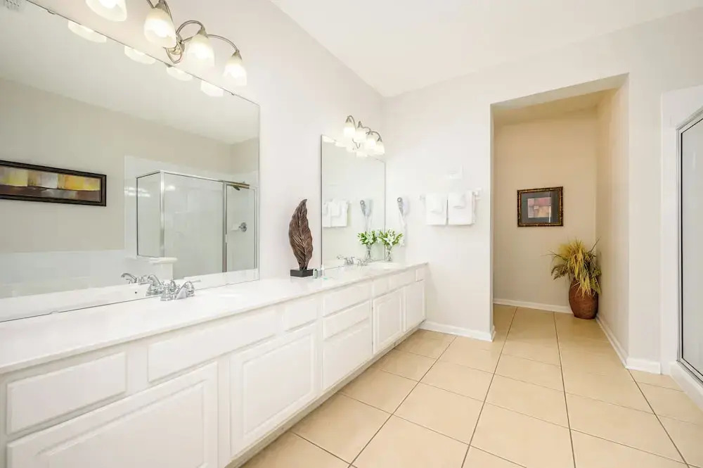 Epic Universe Premium Lake View Condo, Vista Cay - 1002
