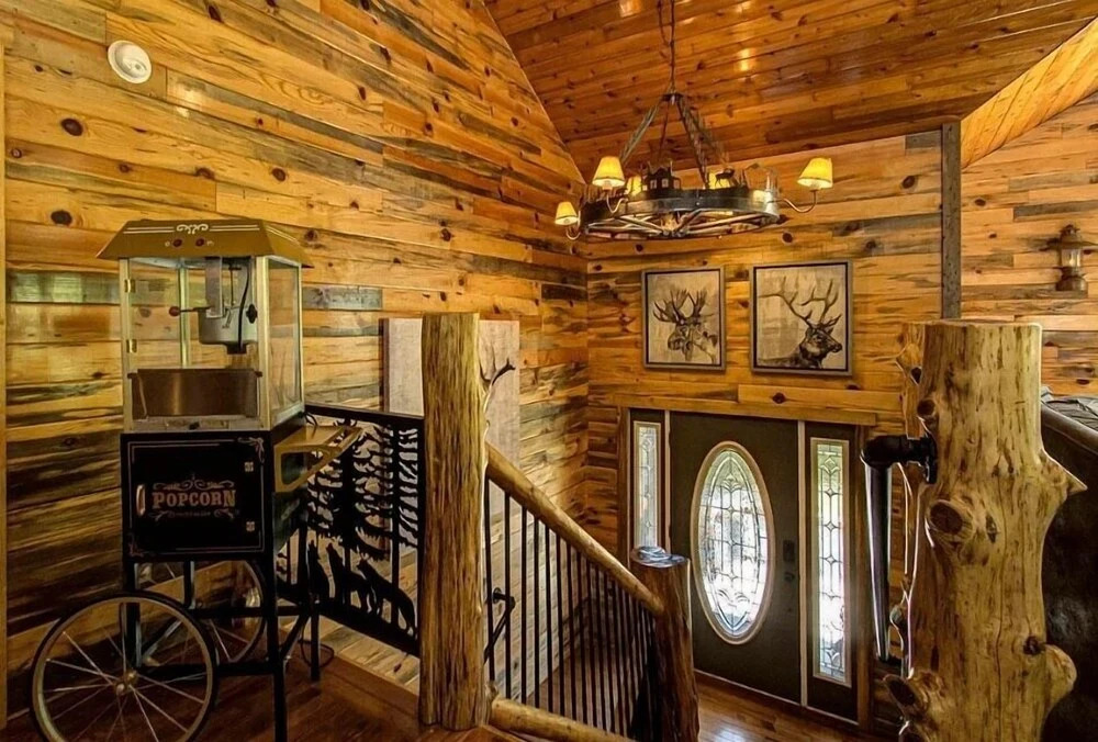 Rustic Hideaway 4 Bedroom Cabin by RedAwning