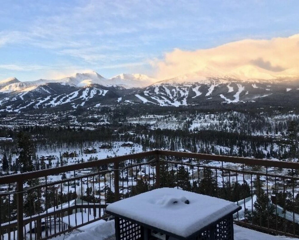 Mountain View 2 Bedroom Condo
