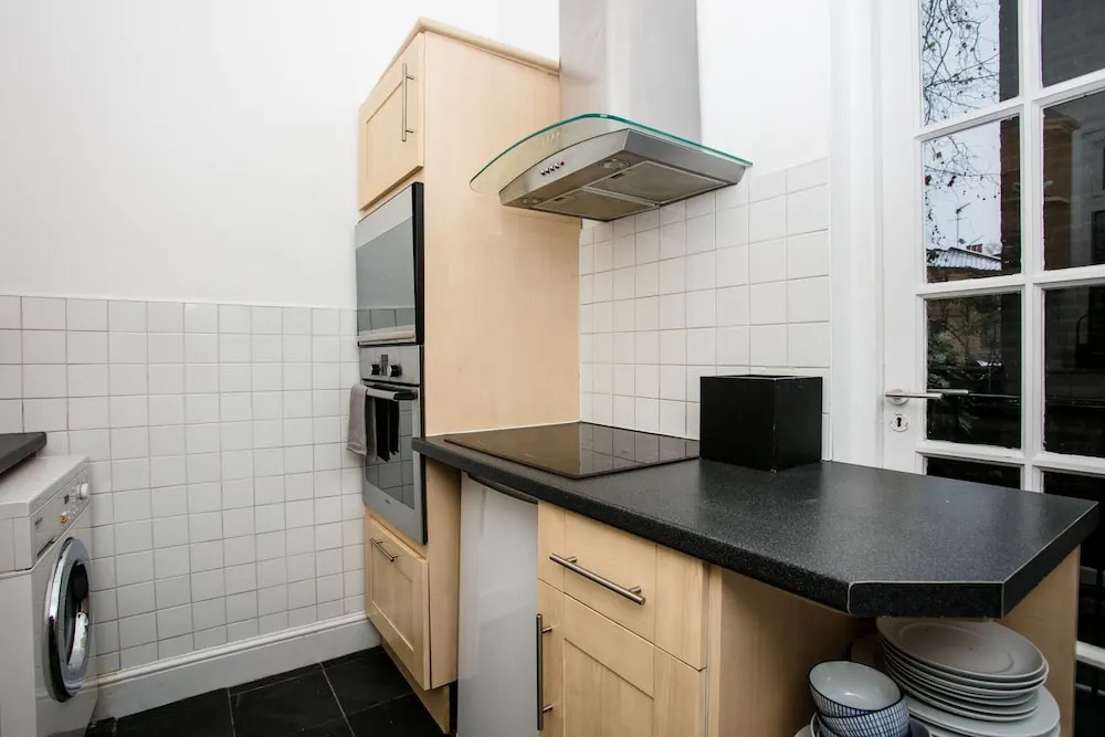 2 Bedroom Flat Accommodates 6 in Canonbury