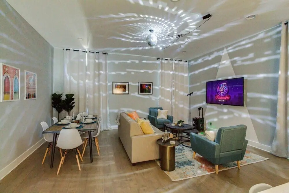 Mega Home 24 Beds and Karaoke