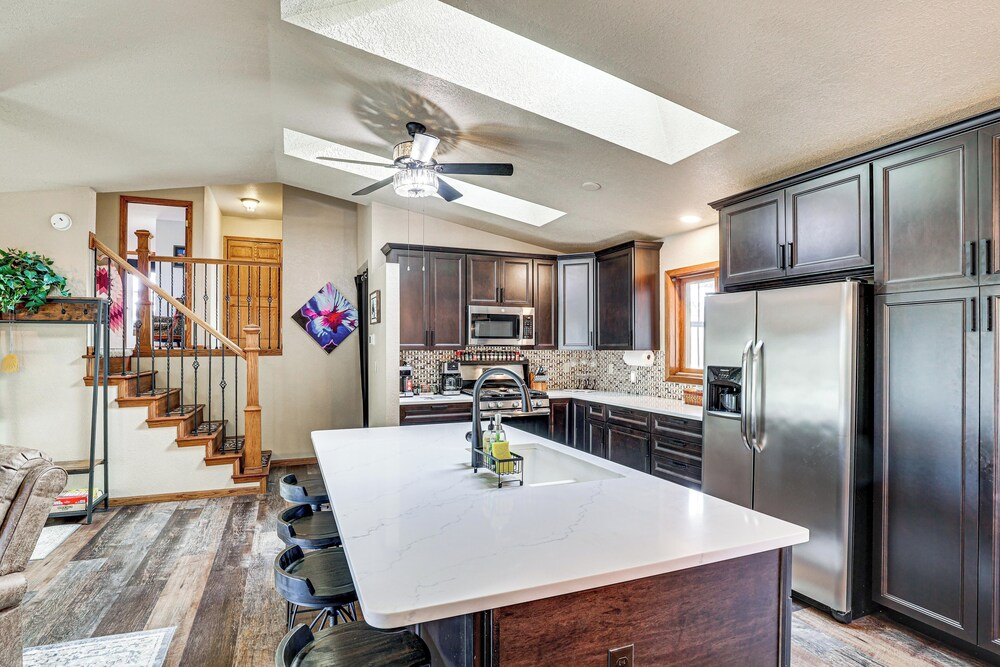 Scenic & Serene Rapid City Getaway on 1 1/2 Acres!