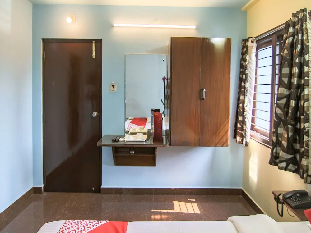 OYO 10711 Hotel NSNR Residency