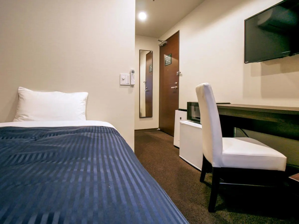HOTEL LiVEMAX Yokohama Motomachi Ekimae