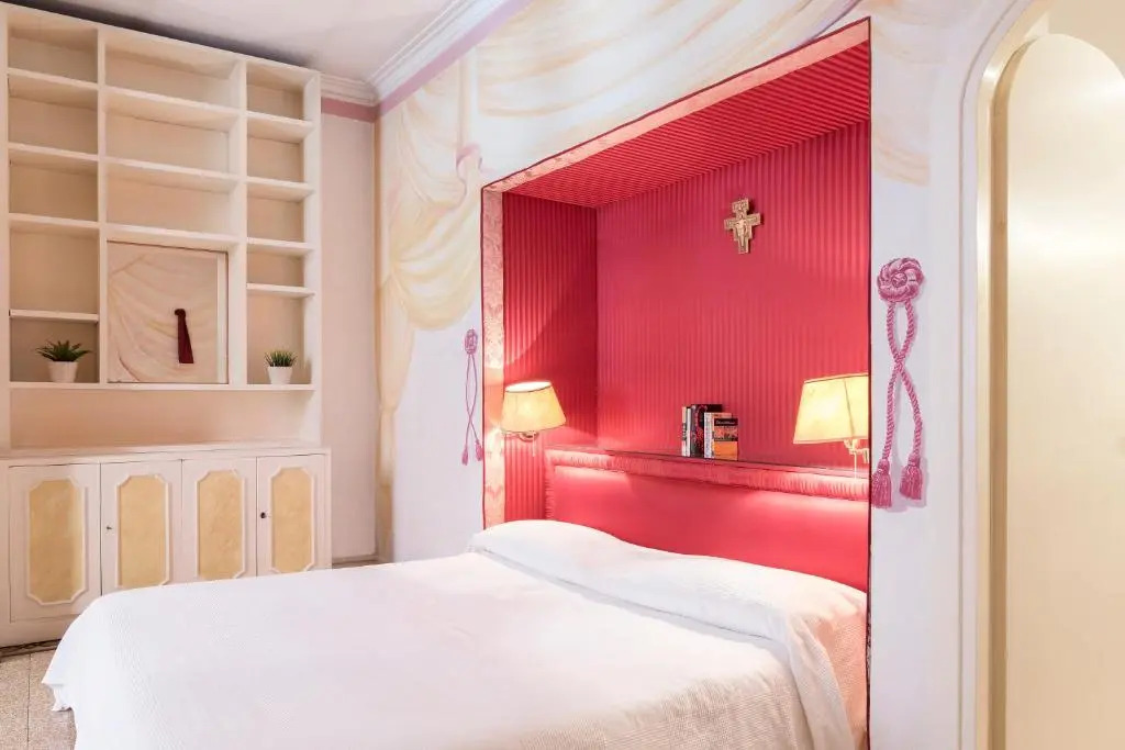 Piazza Colonna Apartment - Charme Homes
