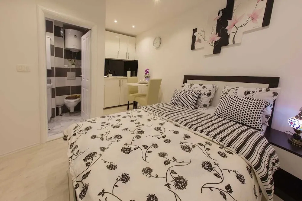 Apartments Aida "Newly Renovated"