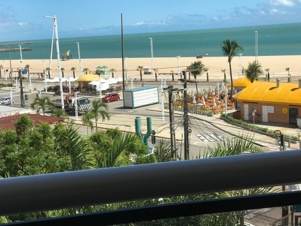 Alugo Temporada apartamento frente ao mar de Fortaleza.