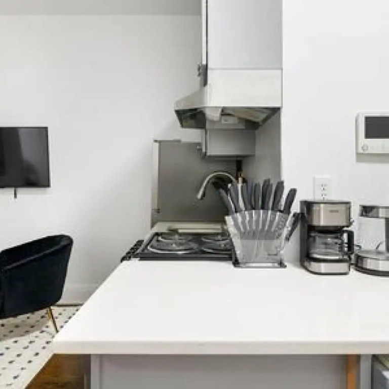 91-2a Stylish 3BR 2bth With W D
