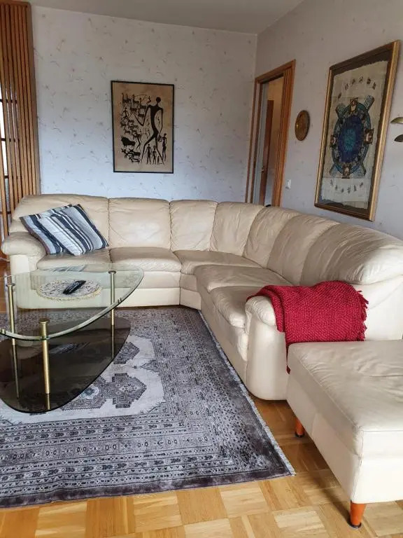 Large apartment with 4 bedrooms, central location