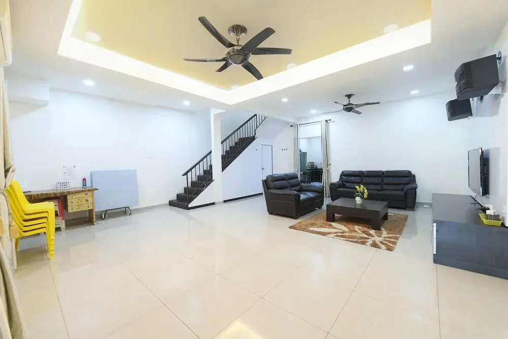 Super OYO 90579 U Inn