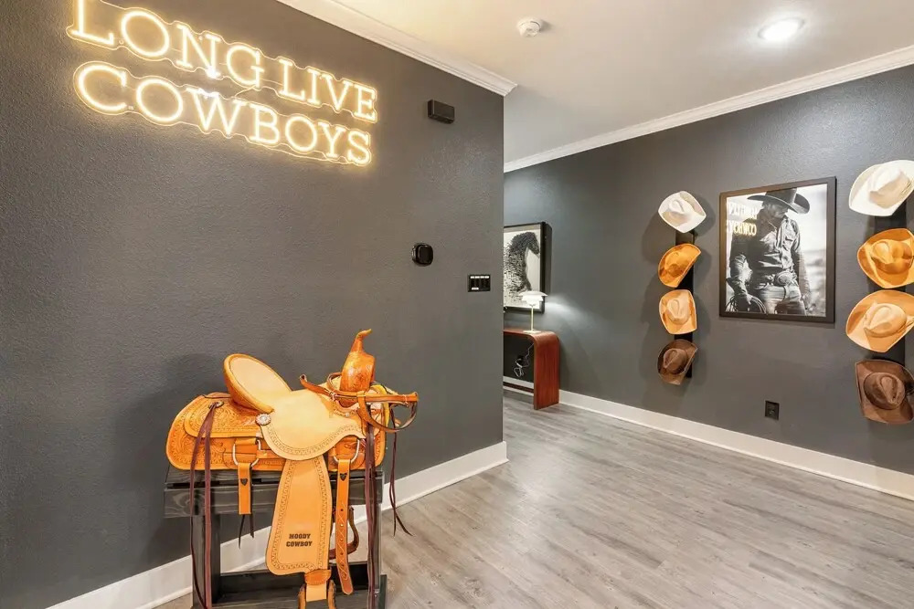 Modern 4BR Ensuite Townhome Near Texas A&M