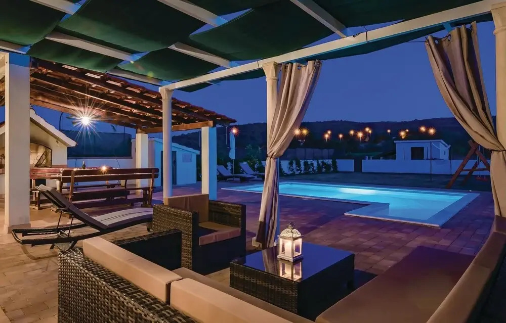Awesome Home in Dubrava With Wifi and 4 Bedrooms