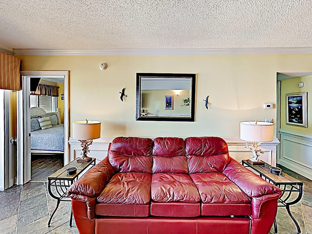 New Listing! Oceanfront Condo W/ Pools & Hot Tubs Condo
