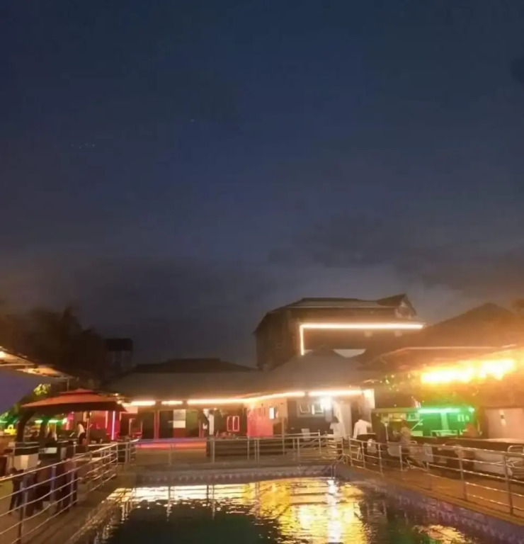 Brick Rock Hotel And Suites