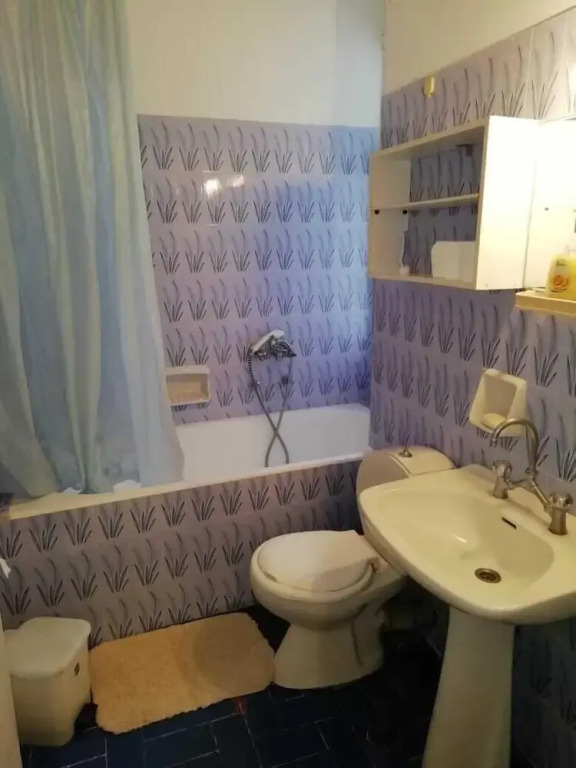 Spacious 3 Bedroom 5bed Apartment - Adults Only