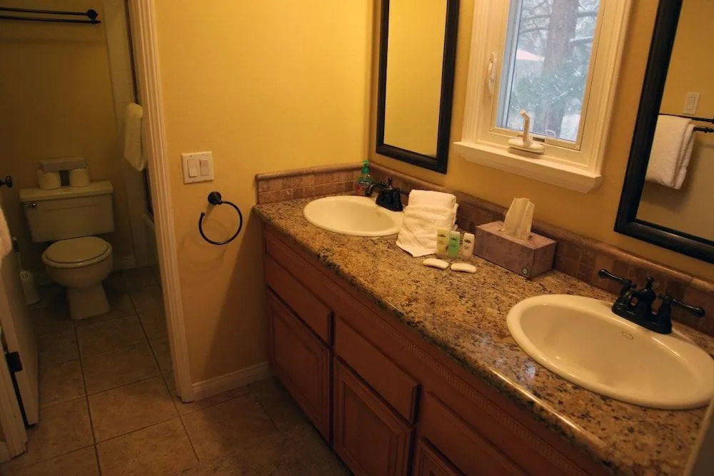 Chateau de Montagne 42 Spacious and Updated Family Townhome with Private Washer Dryer and Great Complex Amenities by RedAwning