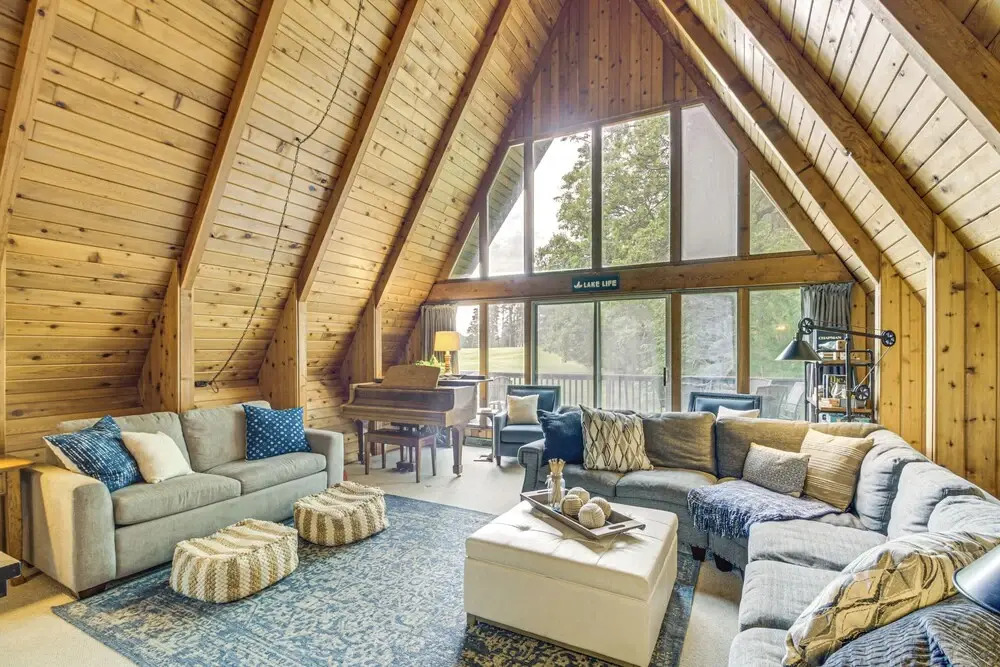 Canal Across Street: Family Cabin in Breezy Point!