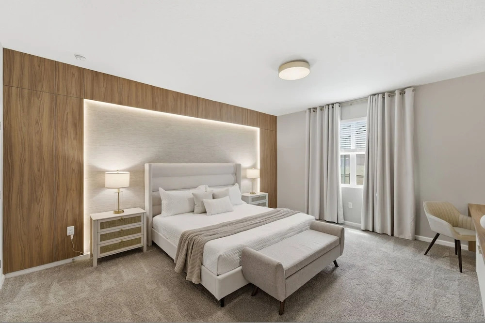 Luxury 7BR at Solara w Pool Cinema Game Room