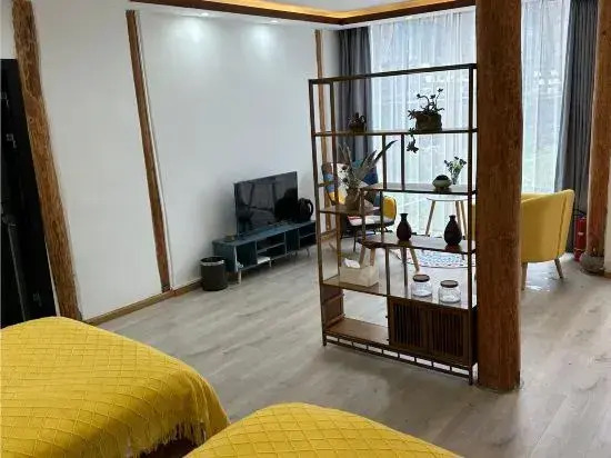 Shiwai Taoyuan Inn RV Camp(玉龙世外桃源客栈房车营地)