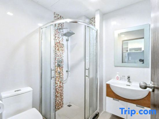 Pixel-Modern 1-Br Apartment with Pool View in Cape Panwa