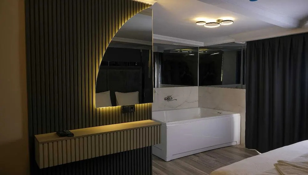TALLES CITY HOTEL