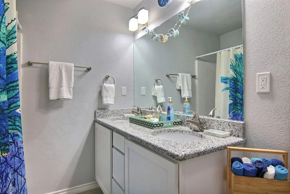 Blue Pineapple House