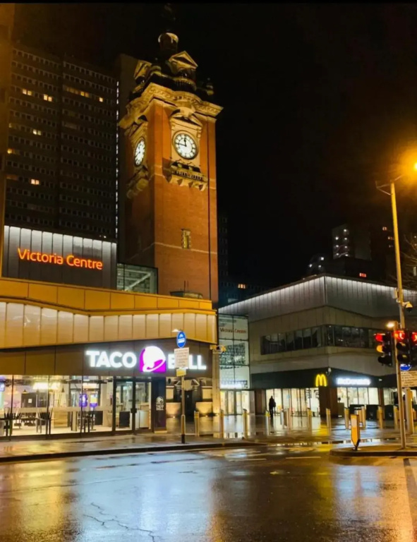 Snooozz - in the heart of Nottingham City Centre - in Victoria Centre Shopping Centre on Milton Street - Your own private Apartment next to the Hilton with full Kitchen and Television Lounge, plus Restaurants, Shops and Supermarket all onsite