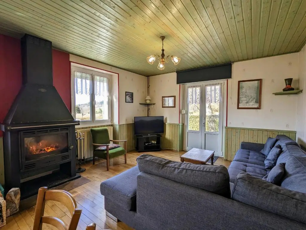 Gîte spacieux en ancienne ferme rénovée, idéal pour familles et amis - proche randos et sites touristiques - FR-1-589-6