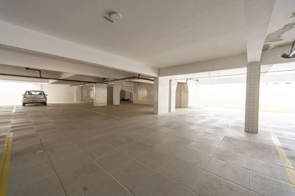 Apto com Garagem e Varanda a 450m da Praia