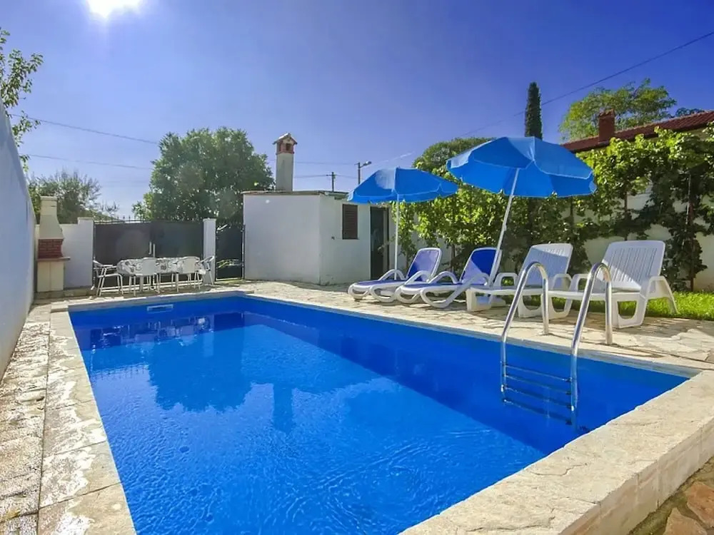 Rustic Villa in Žbandaj With Private Swimming Pool