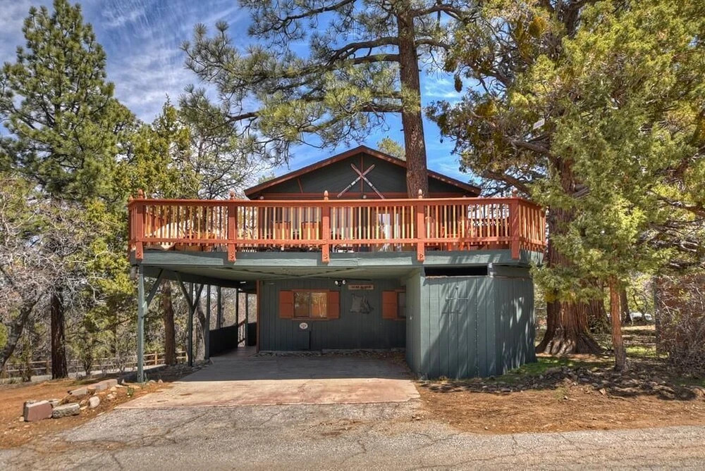 043 - Woodsy Cabin