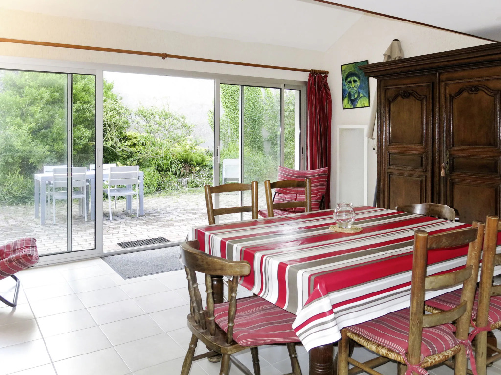Holiday Home Le Petit Clos (RGV300)