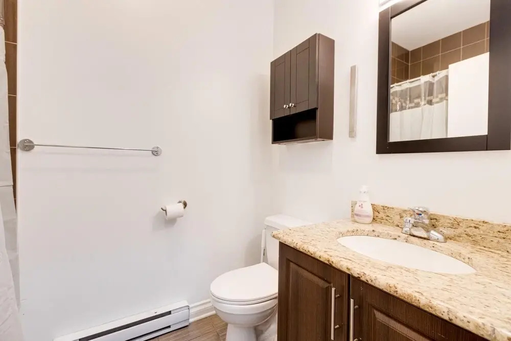M11 Beautiful Cozy 2BR w AC Perfect Location