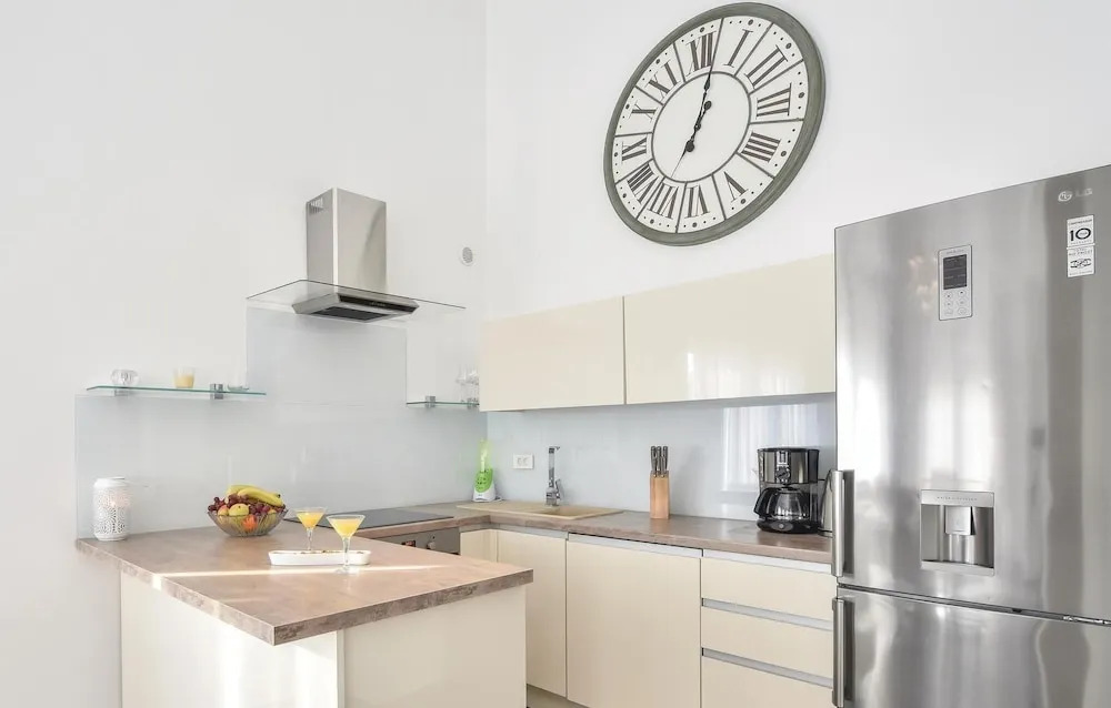Awesome Home in Okrug Donji With 5 Bedrooms, Wifi and Outdoor Swimming Pool