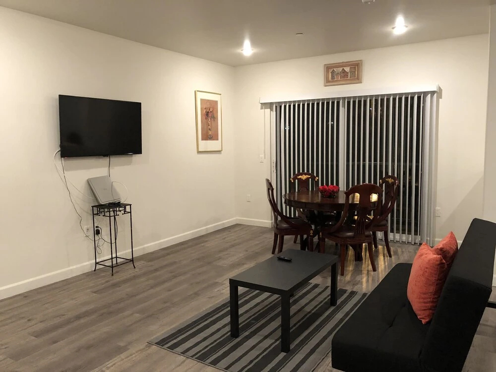 Fully Furnished Apartments near Hollywood