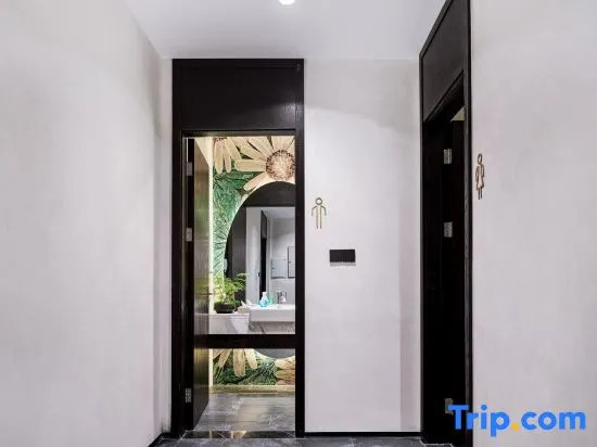 No. 8 Courtyard Homestay (Daming Lake Baotu Spring)