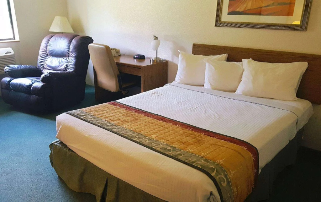 Americas Best Value Inn and Suites Cassville/Roaring River