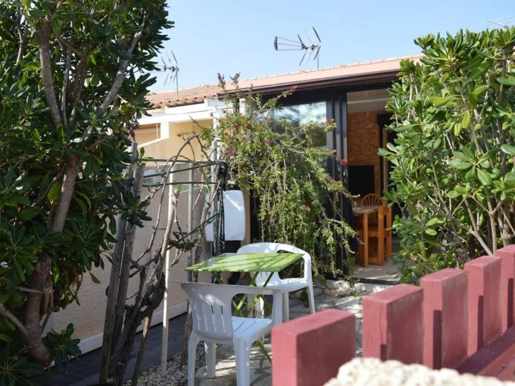 Maison climatisée 2 pièces/mez, 5 couchages, proche port et plage, parking, véranda, terrasse, animaux OK - FR-1-225D-110