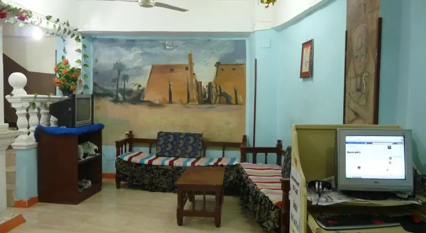 New Everest Hotel