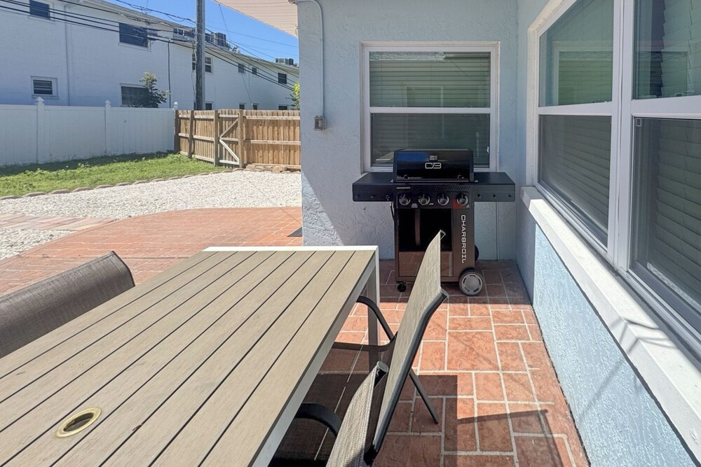Fun in the Sun: Largo Home < 1 Mi to Beach Access!