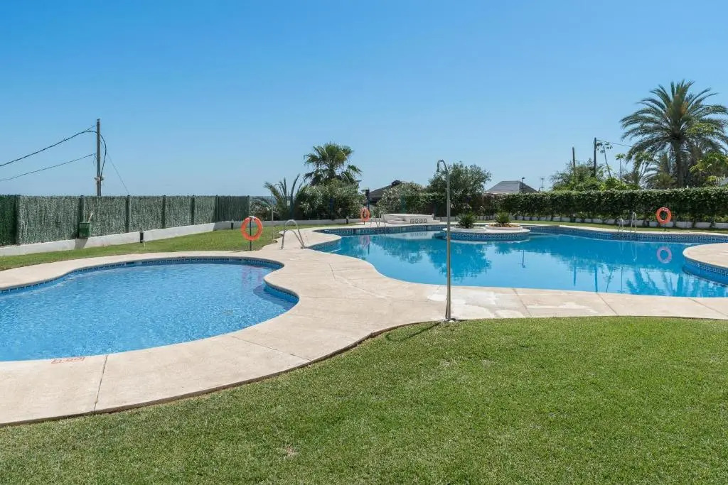Apartamento en la playa con aire y WiFi