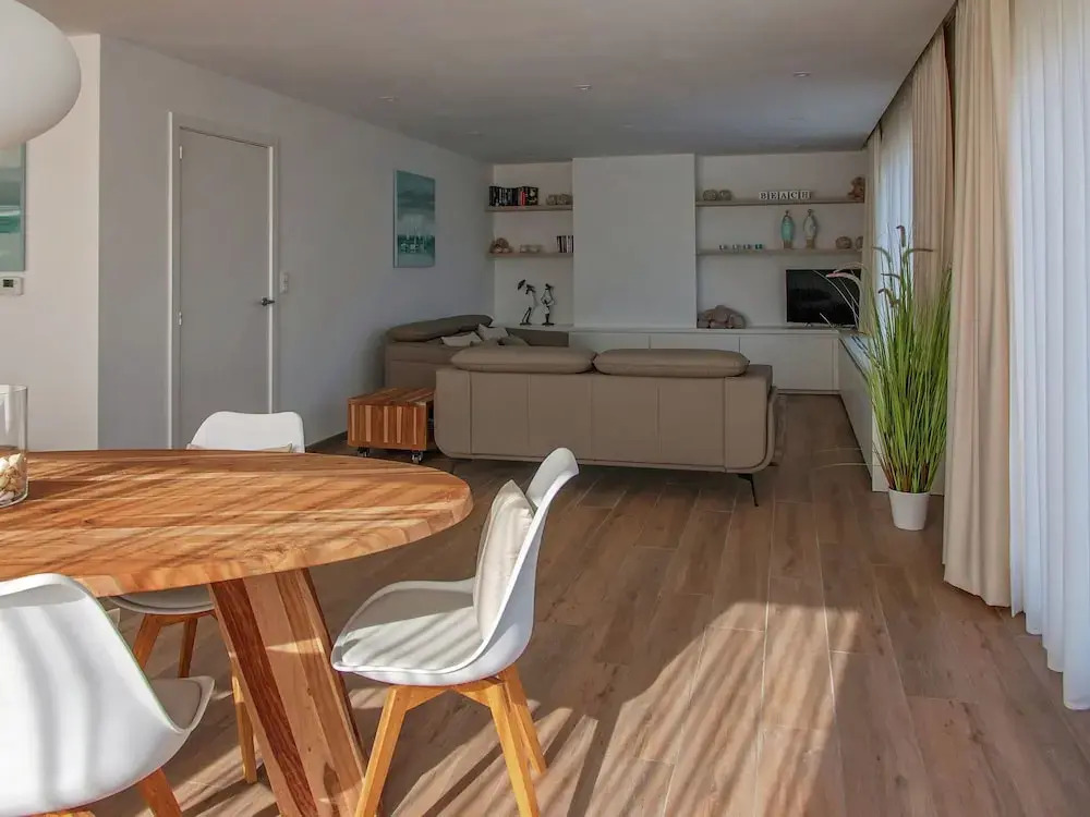 Enticing Holiday Home in Middelkerke near Sea