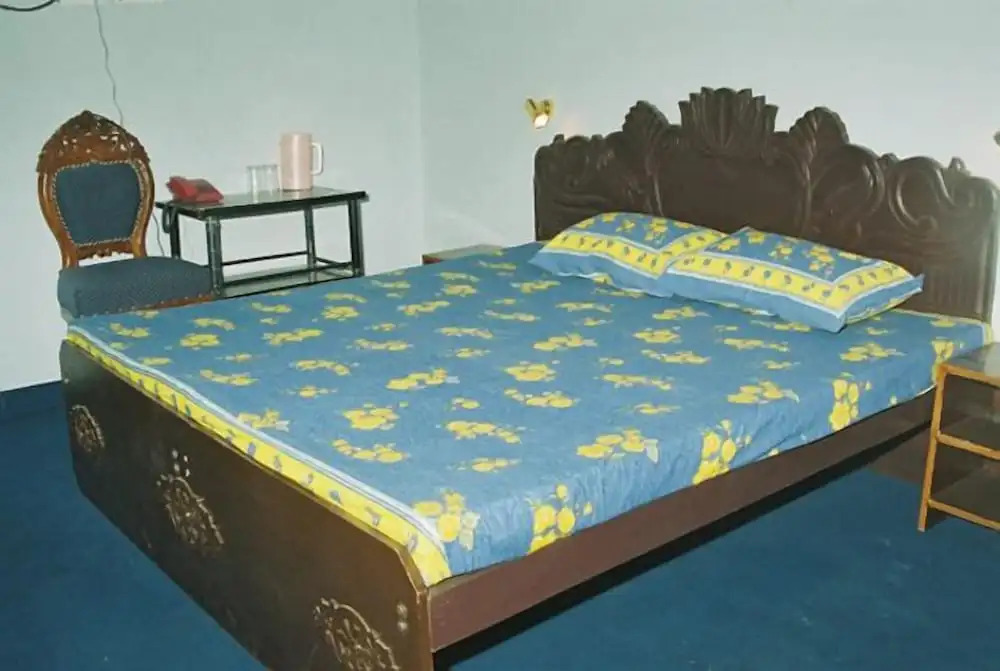 Royal Aashiyana Palace Hotel