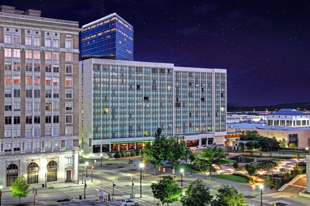Трехзвездочный отель Hyatt Regency Tulsa - это отель для деловых людей в це...